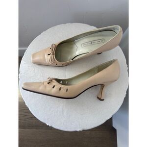 Bandolino DHANDY Y2K Cream Leather Kitten Heel Square Toe Pumps Bow Accent SZ 7M